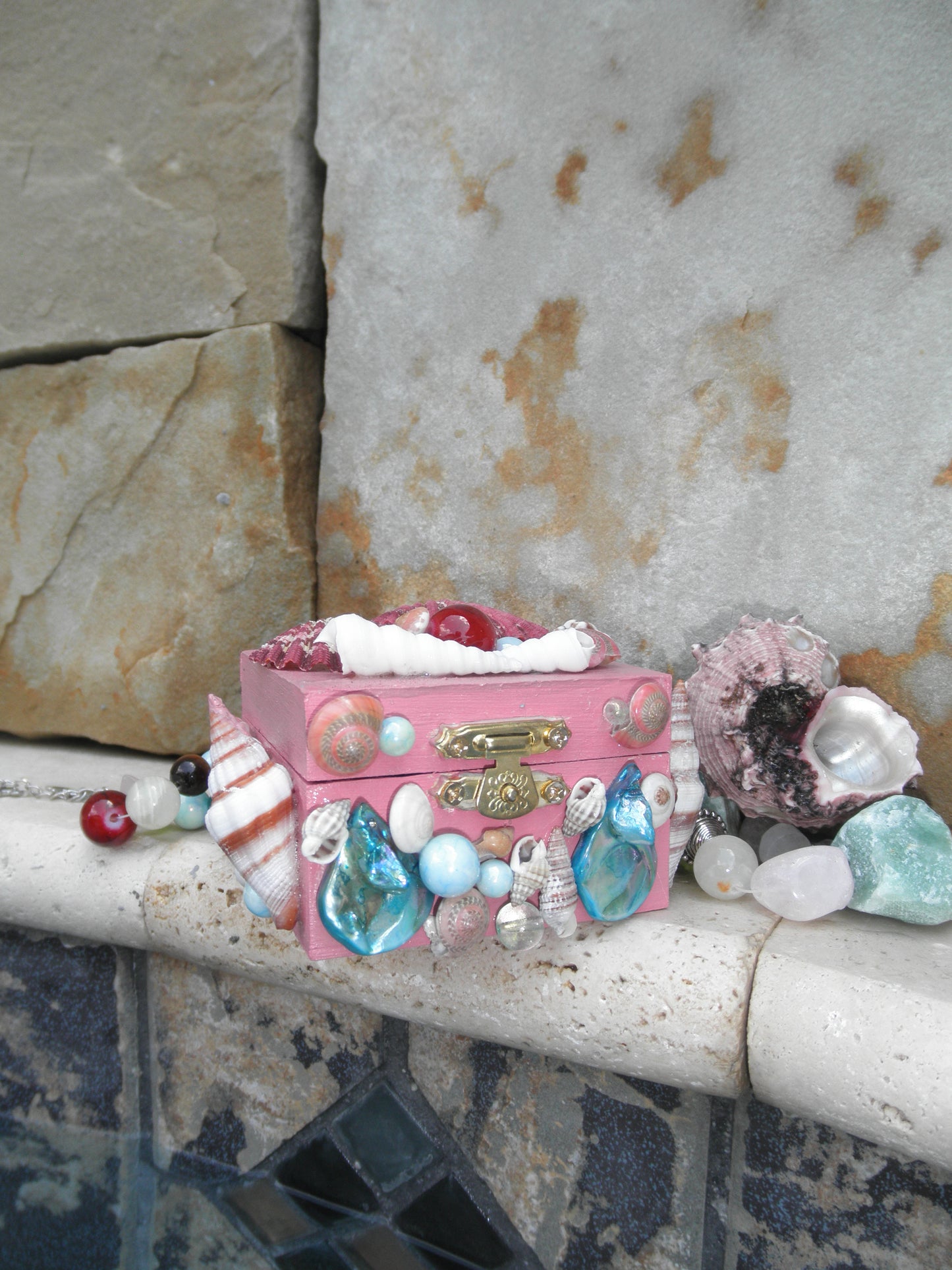Blushed Selkie Mirrored Shell Box